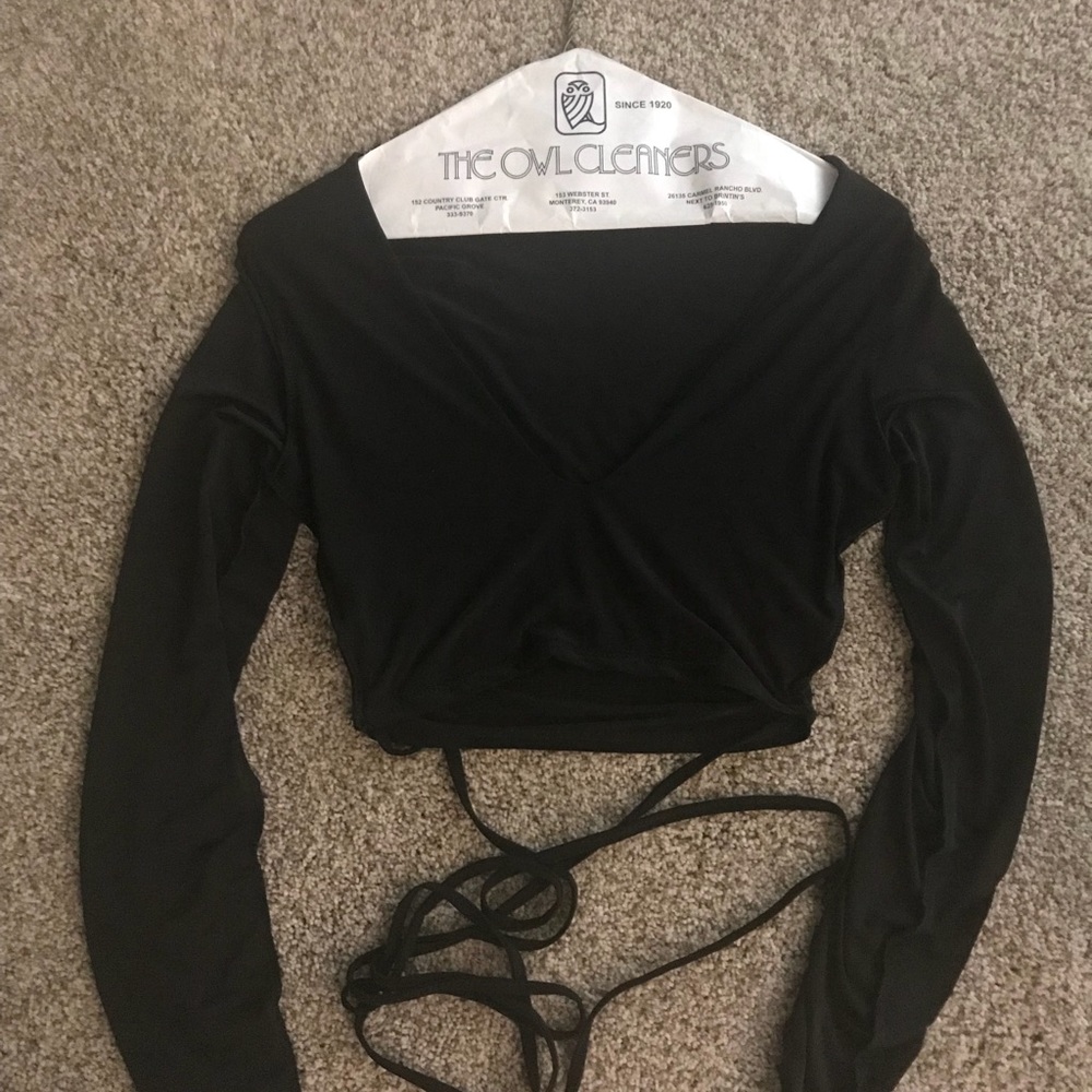 Black long sleeve tie waist top